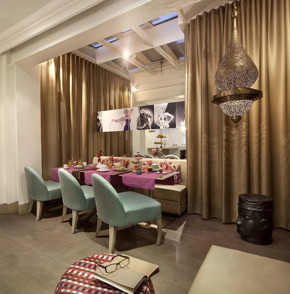 ***  פריז Hotel Mayet צרפת