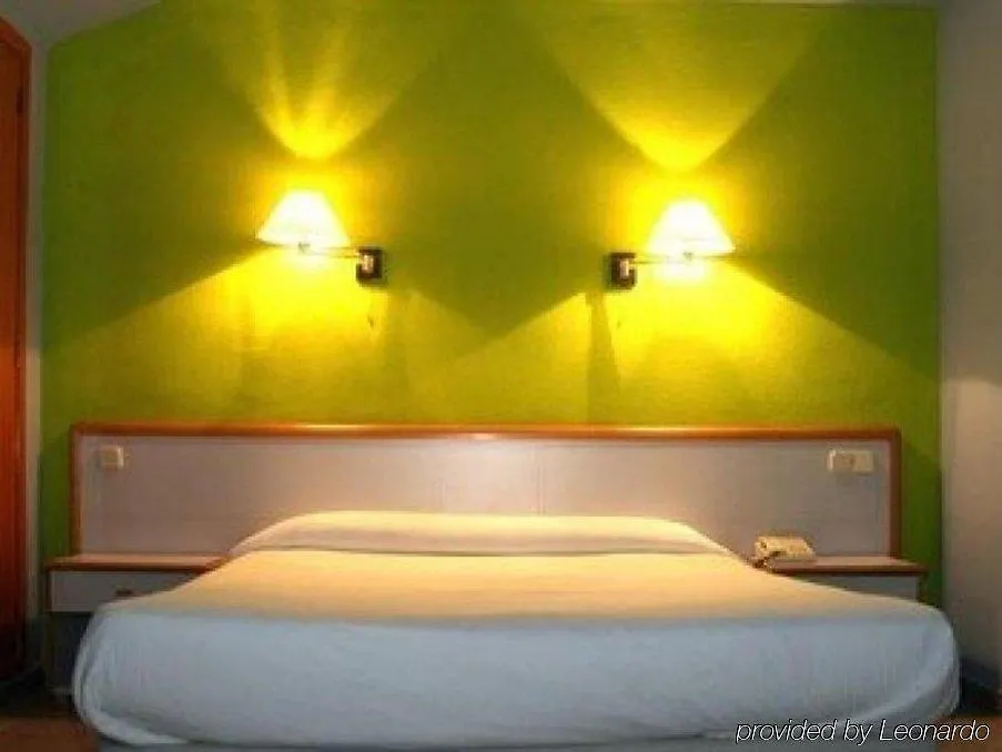 פריז Hotel Mayet צרפת
